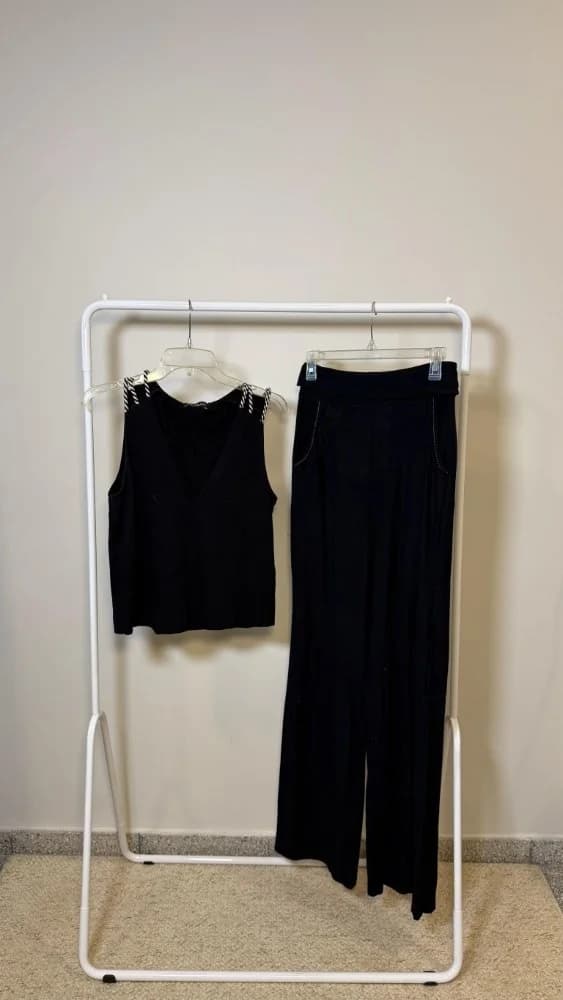 Set Negro Camisilla con costuras blancas