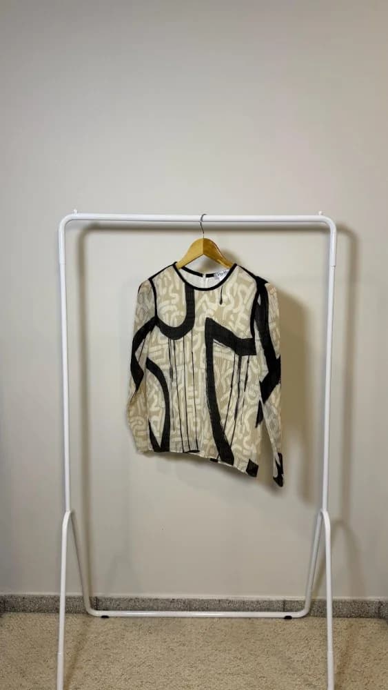 Blusa Beige y Negra Plisada