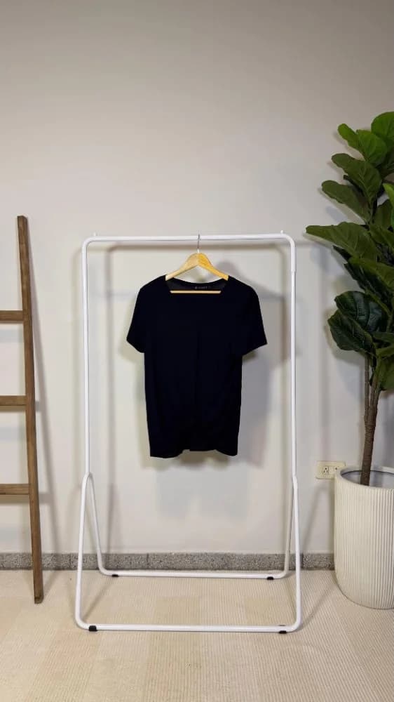 Remera Negra Basica Cuelo Redondo tipo atado
