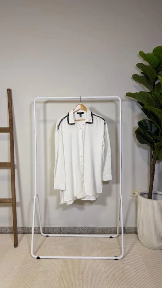 Camisa Blanca Larga con detalle en cuello y hombro