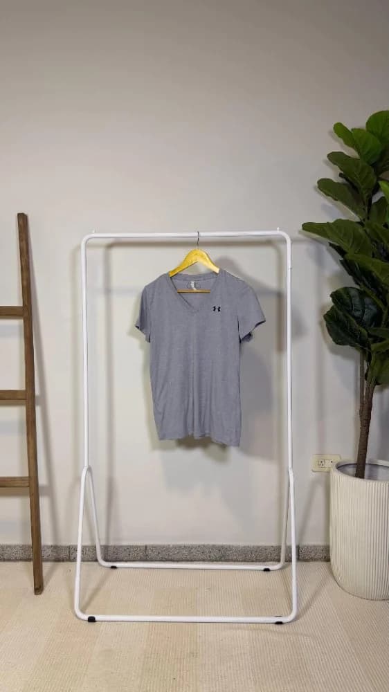 Remera Gris Escote V