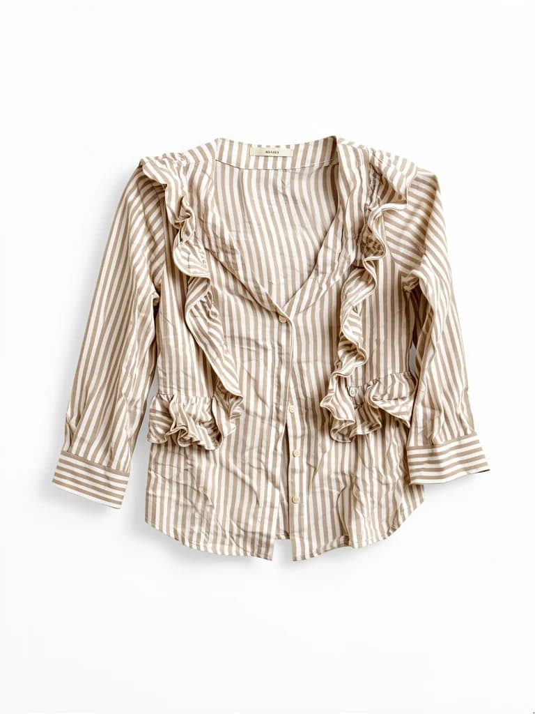 Camisa rayada beige y marron con volados