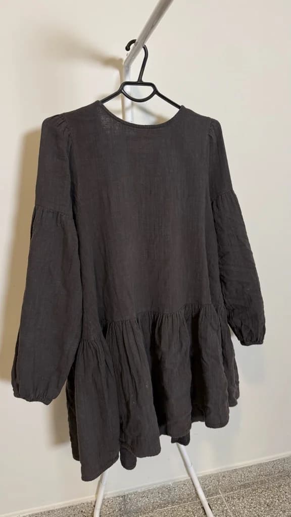 Vestido gris holgado