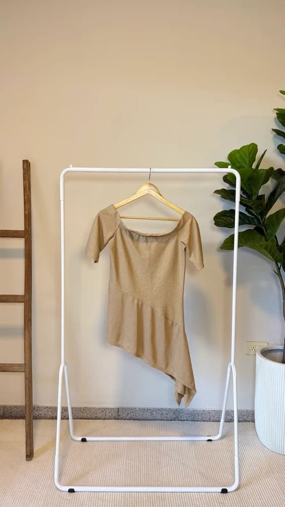 Blusa Brillosa Asimetrica beige