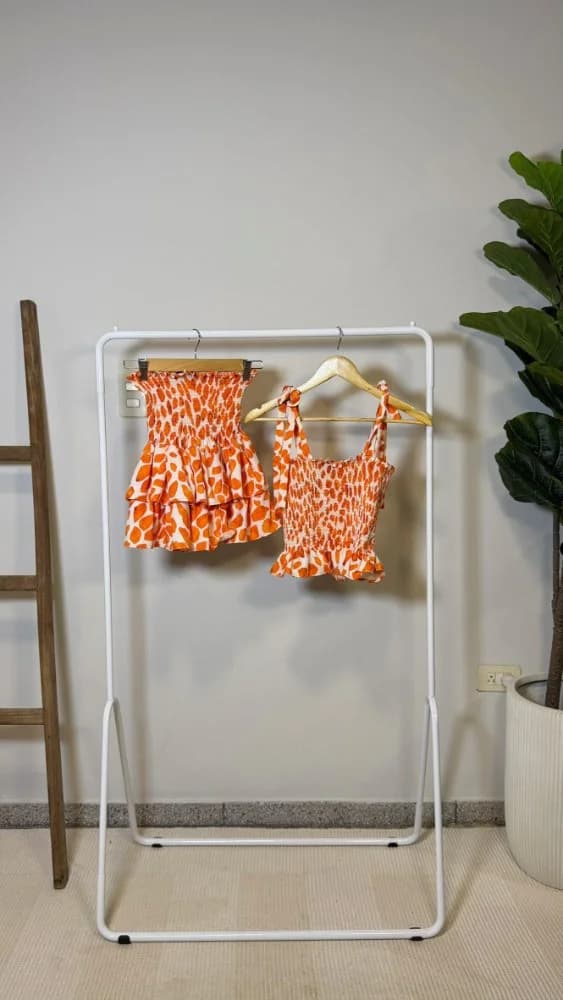 Set Estampado Naranja y Blanco Crop y Pollera