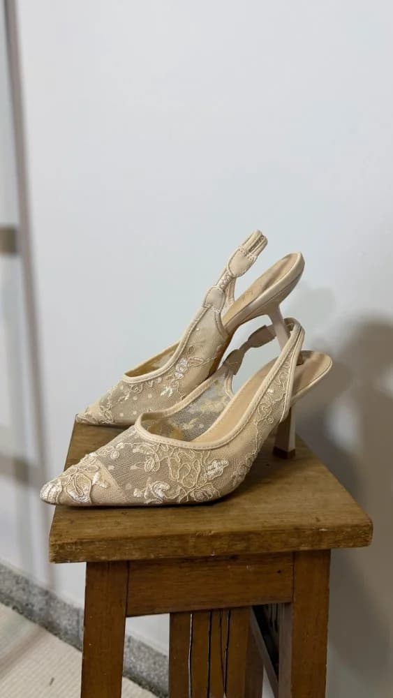 Stiletto de Encaje Beige