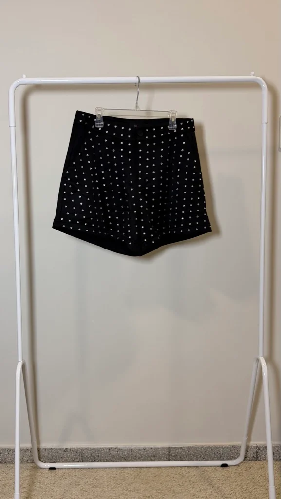 Short negro con brillos