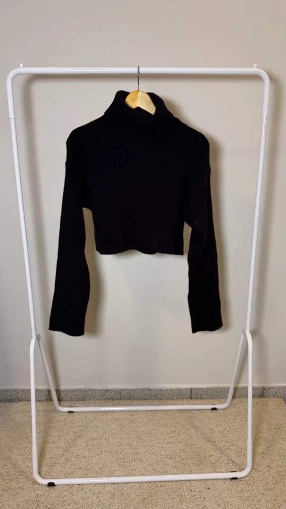 Polera Crop negra elastizada