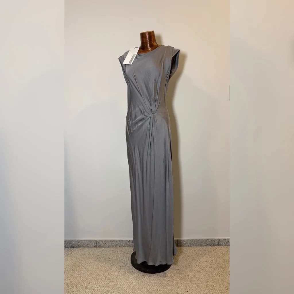 Vestido plateado satinado