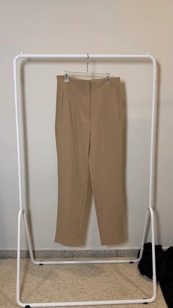 Pantalon beige sastrero