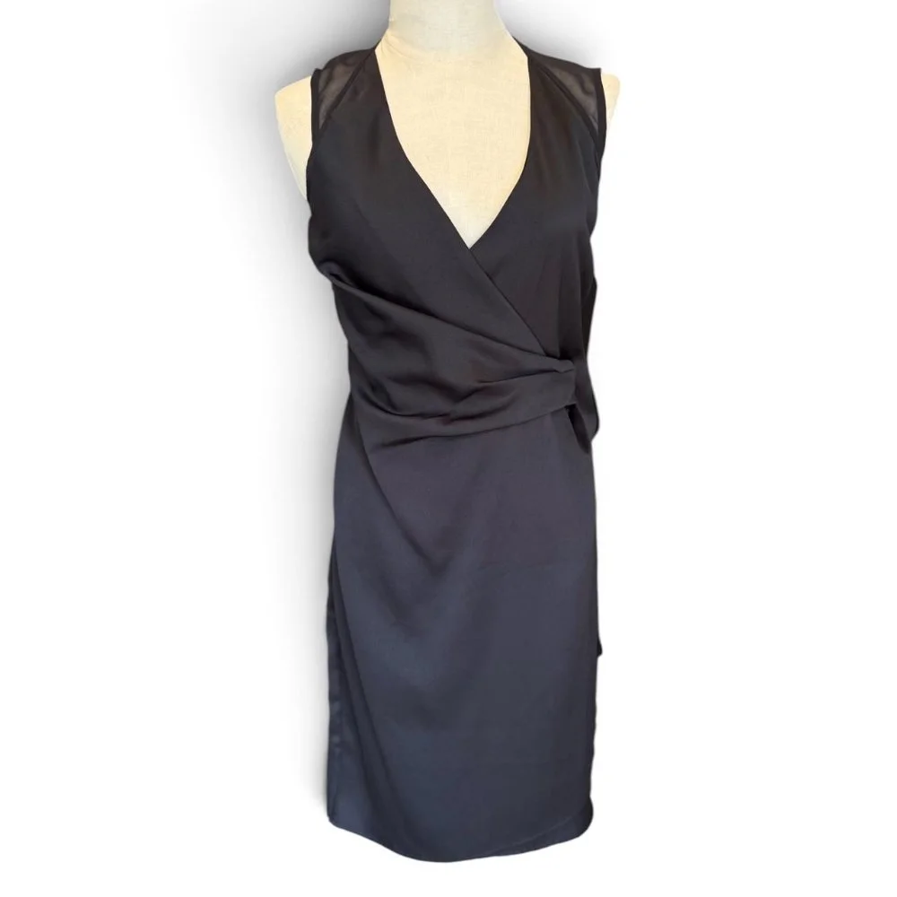Vestido Negro Corto Escote V