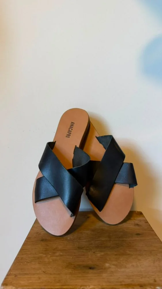 Zapatilla Cruzada Cuero Negro