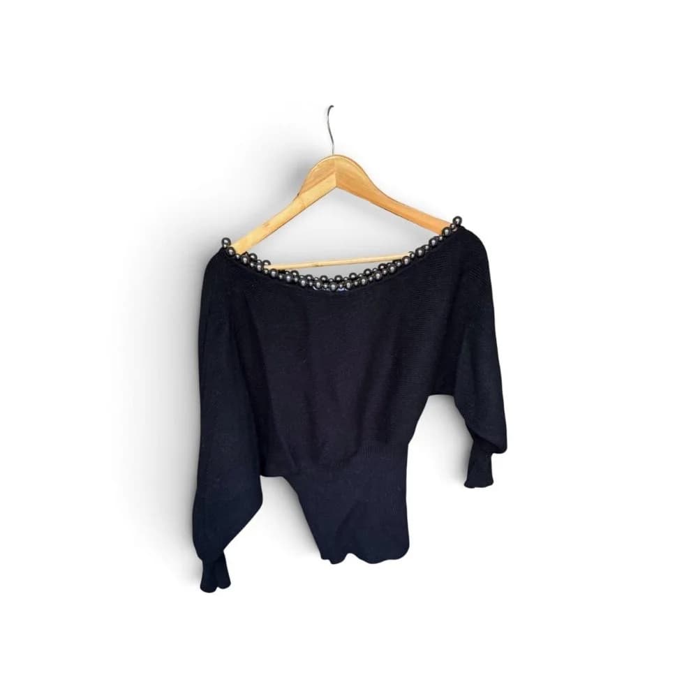 Sweater Negro con Detalle en Cuello