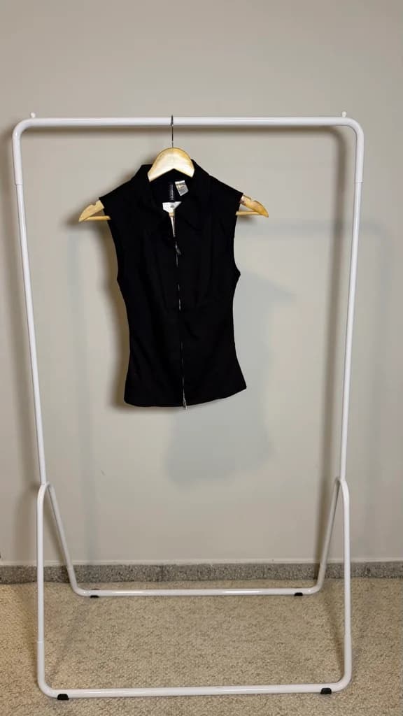 Blusa negra con cierre