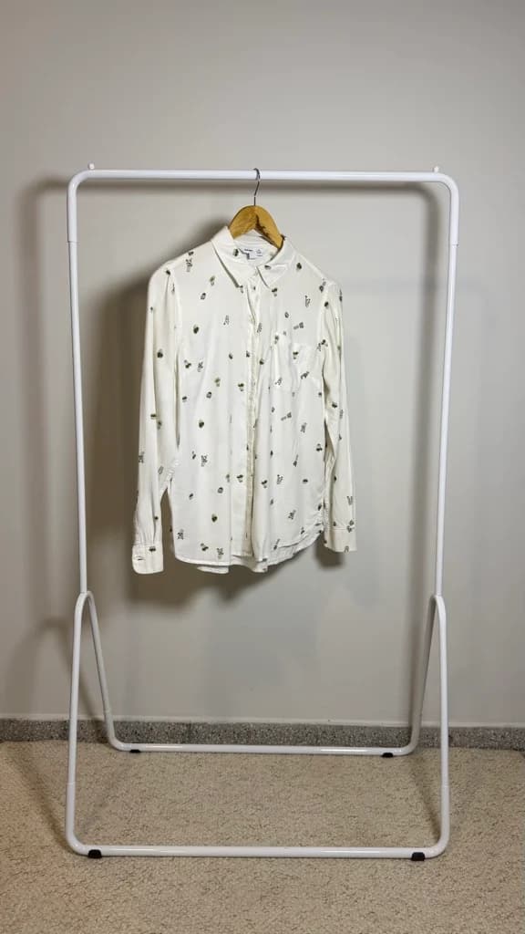 Camisa blanca plantitas