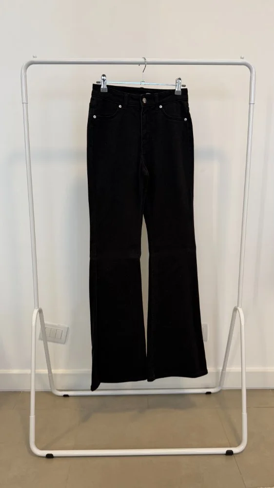 Jean bootcut negro liso