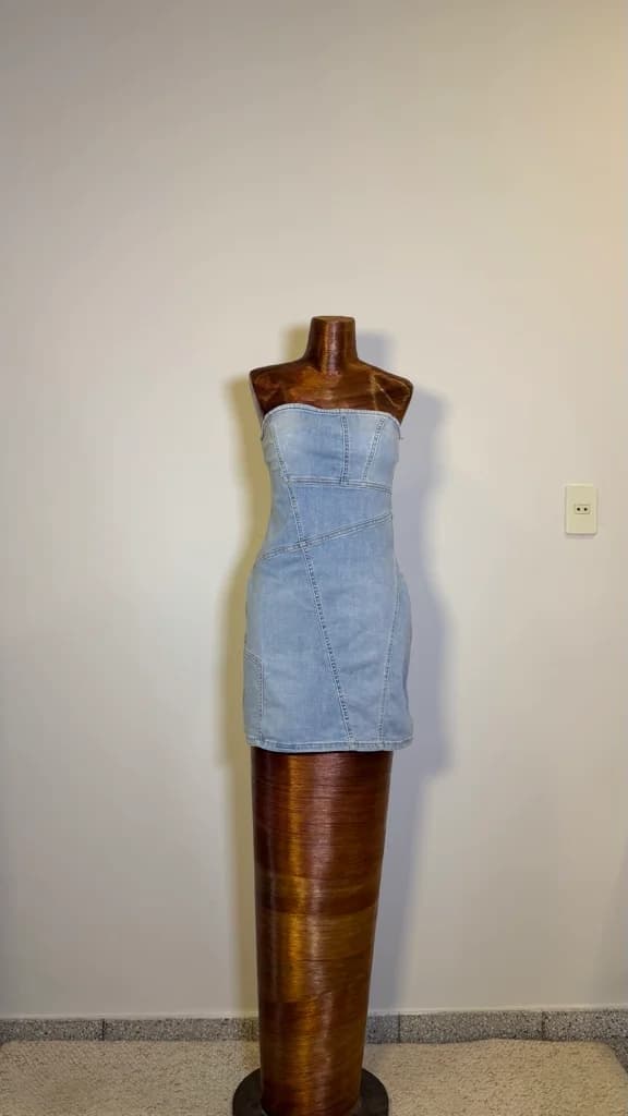 Vestido jean mini strapless