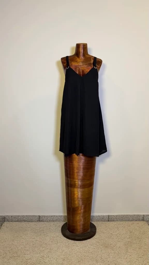 Vestido mini negro espalda cruzada