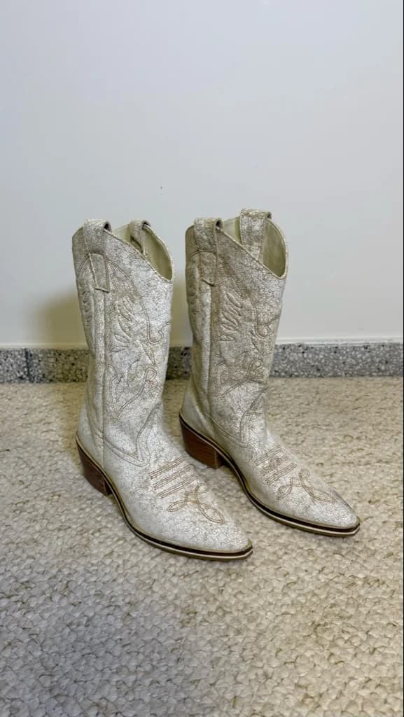 Bota tejana caño medio blanca