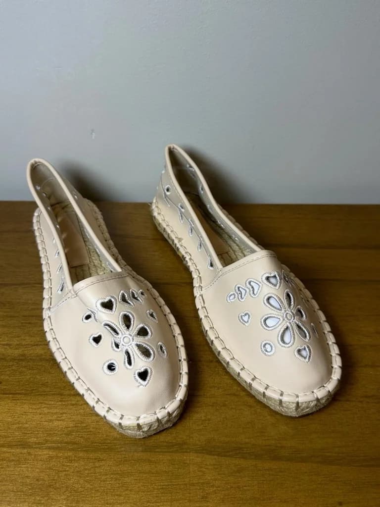 Alpargata con bordado simil cuero