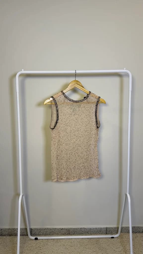 Blusa con canutillos bordada rosada