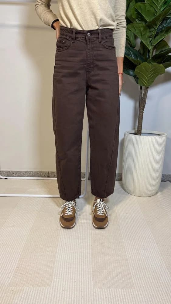 Jean Barrel Marron tiro Alto