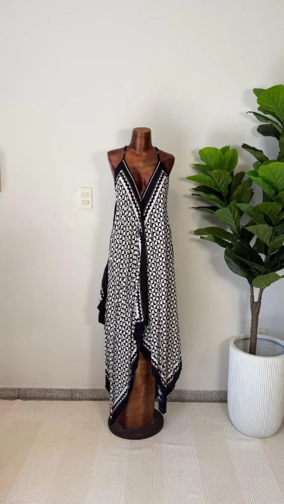 Vestido Irregular Escote V Negro y Blanco