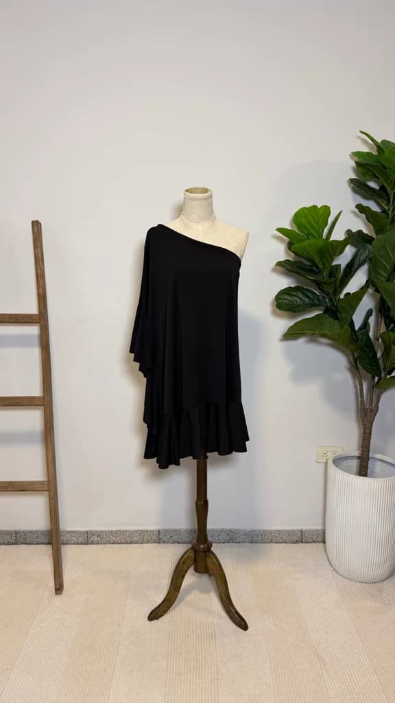 Vestido Mini Negro Elastizado Un Hombro