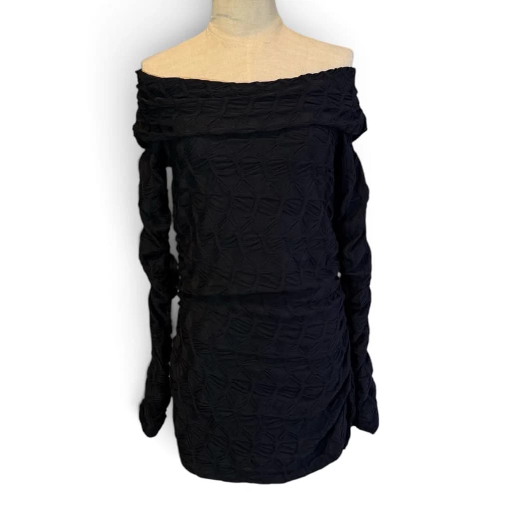 Vestido Negro Mini DrapeadoHombro a Hombro