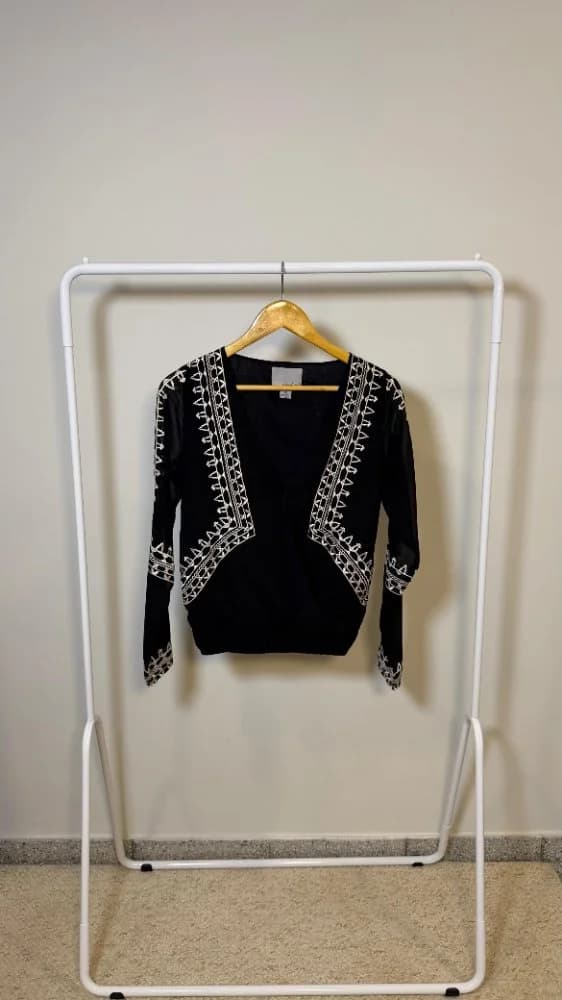 Blusa Negra Bordada