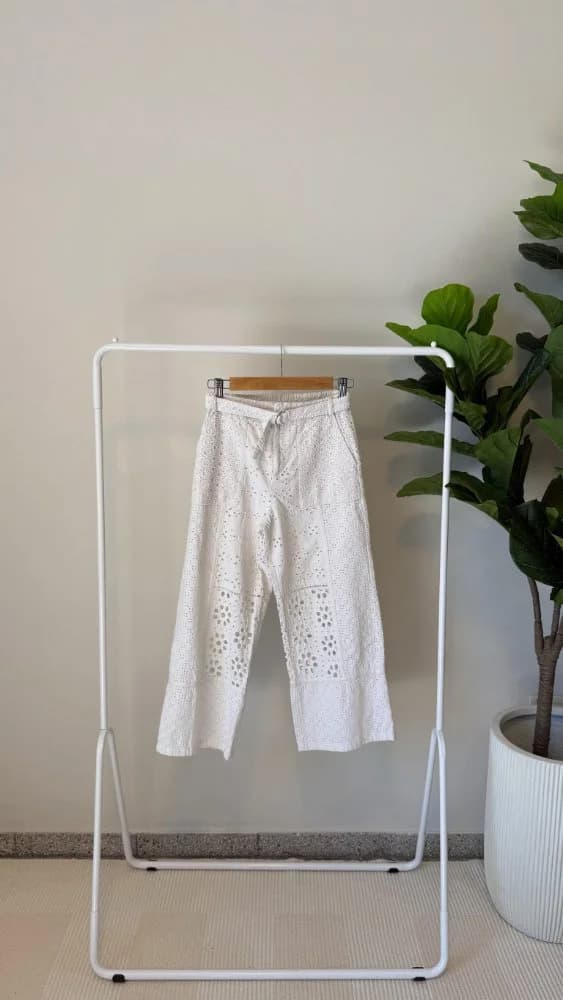 Pantalon Capri Broderie