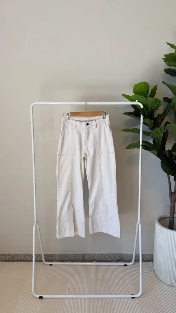 Pantalon Blanco con Tajo Frontal