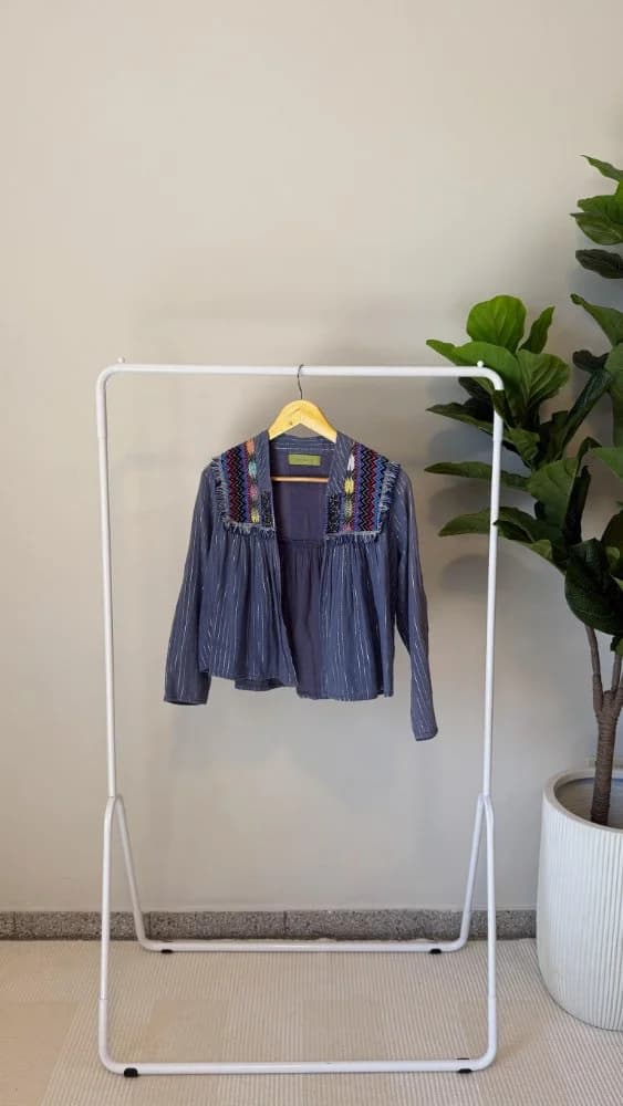 Chaqueta Azul con bordado y brillo