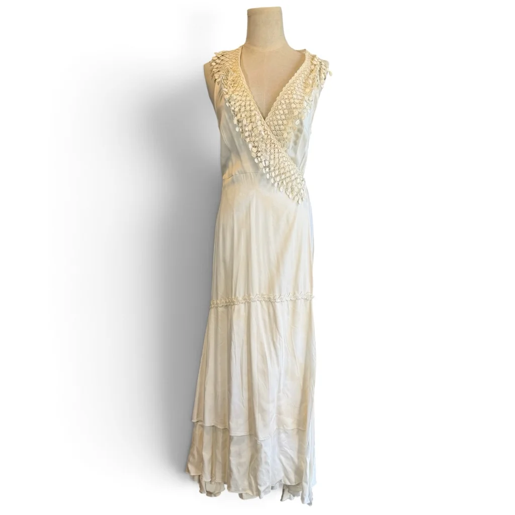 Vestido Cruzado Off White con Encaje