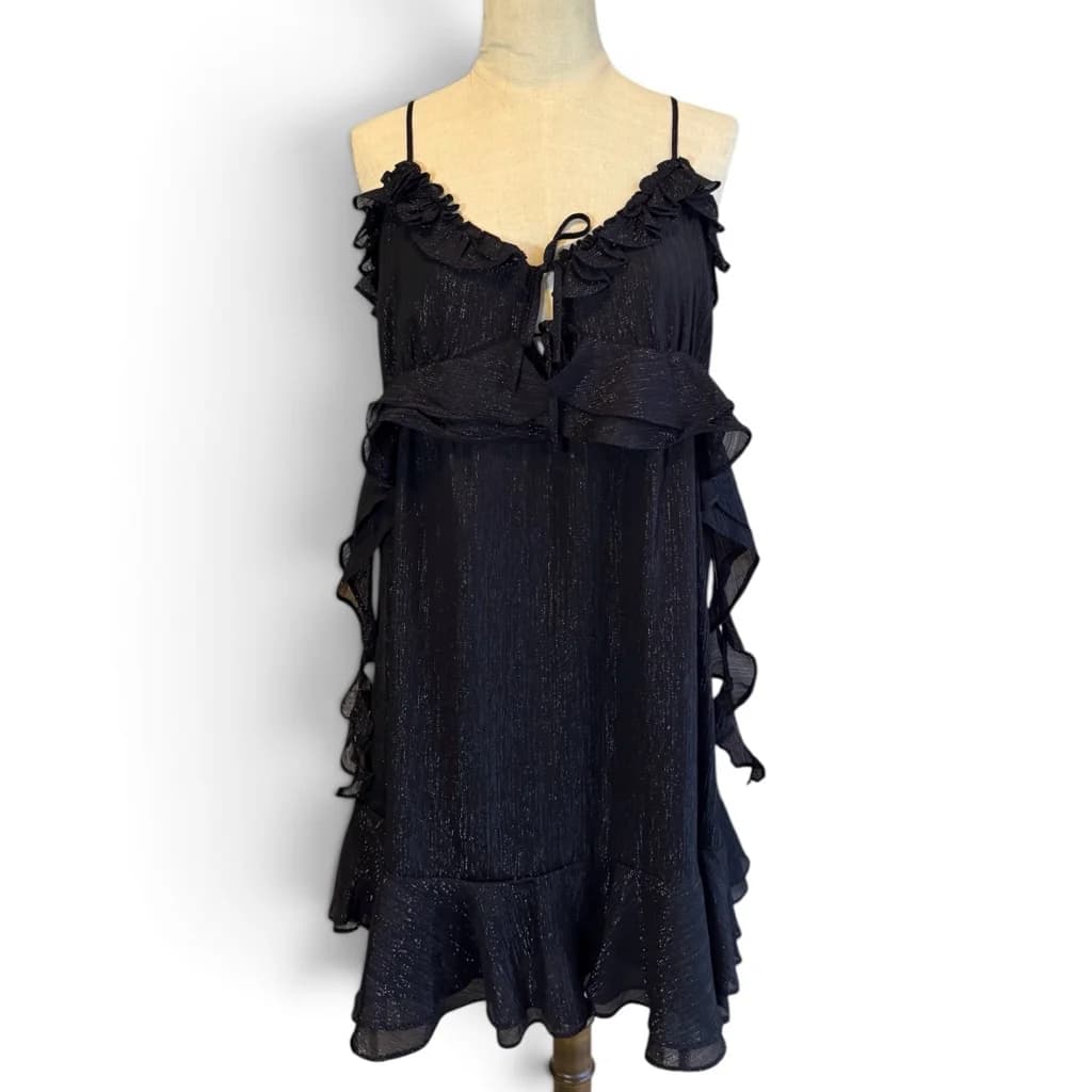 Vestido Negro Brilloso con Volados