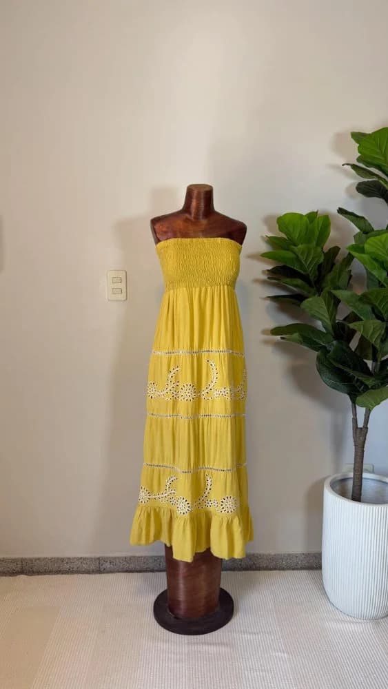 Vestido Midi Strapless Mostaza