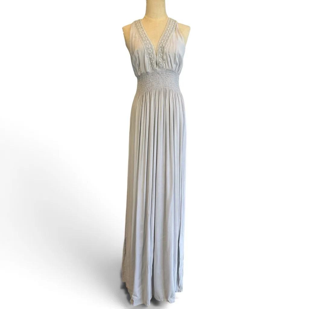 Vestido Gris con encaje y bordado